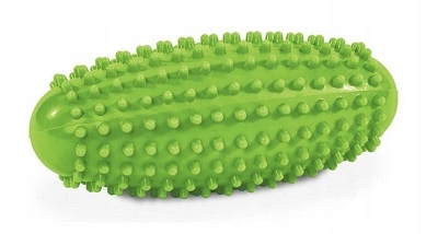 Mężczyzna wykonujący rolowanie pleców na czarnym rollerze DrFit.